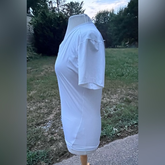 UNDER ARMOUR TACTICAL WHITE VNECK COMPRESSION SHIRT W/ SHORT SLEEVES - Picture 5 of 9